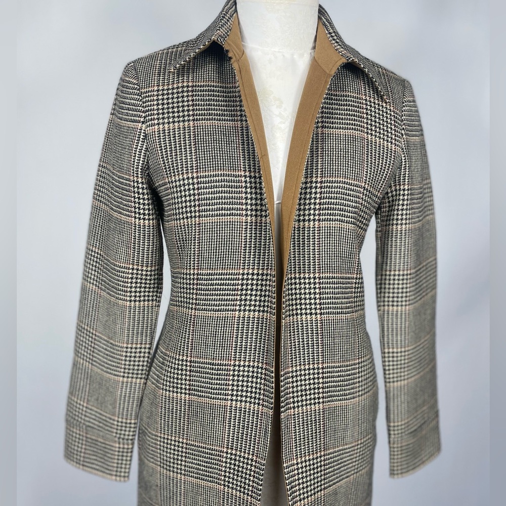 Harve Bernard used Vintage coat in great condition.